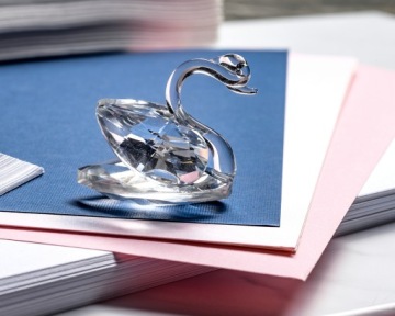 Хрустальный лебедь – благородный подарок