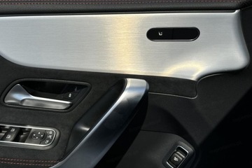 Mercedes CLA C118/X118 Coupe Facelifting 1.3 200 163KM 2024 MERCEDES-BENZ CLA 200 AMG Line Sedan 1.3 (163KM) 2024, zdjęcie 11