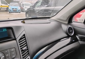 Chevrolet Orlando 1.8 141KM 2012 Chevrolet Orlando 2012r, 1.8 LPG. 7 osob. Uszkodzony lewy bok. Jezdzi., zdjęcie 16