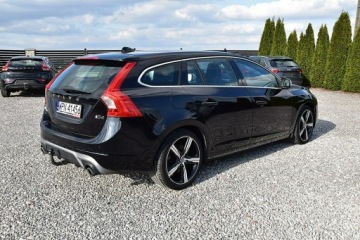 Volvo V60 I Kombi Facelifting 2.0 D4 DRIVE-E 190KM 2018 Volvo V60 2,0D4 190Km R-Design Alcantara Led Navi, zdjęcie 23