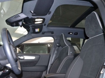 Volvo XC40 Crossover Facelifting 2.0 B4 197KM 2026 2.0 B4 Ultra Black Edition (197 KM) Podgrzewana szyba przednia, zdjęcie 3