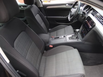 Volkswagen Passat B8 Variant Facelifting 1.5 TSI EVO 150KM 2020 VW Passat 1.5 TSI, Salon Polska, Serwis ASO, zdjęcie 8