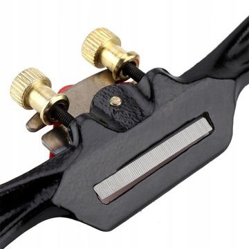 Ручной строгальный станок для деревообработки.