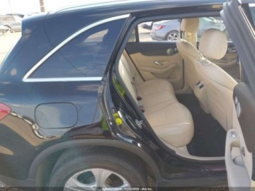 Mercedes GLC C253 2018 Mercedes-Benz GLC 2018 r., 2,0L 300 4MATIC 2.0 Benzyna 241KM, zdjęcie 10