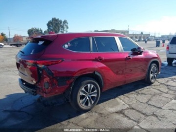 Toyota Highlander III 2023 Toyota Highlander xle, 2023r., 4x4, 2.4L 2.4 Benzyna 265KM, zdjęcie 2