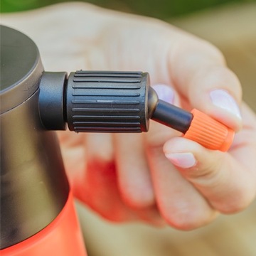 Ручной садовый опрыскиватель под давлением Kwazar Venus 1,5 л для полива