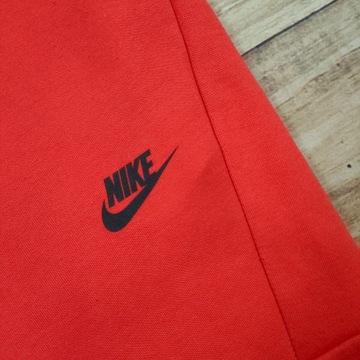 NIKE Tech Fleece Spodnie Dresowe Czerwone Męskie r. M