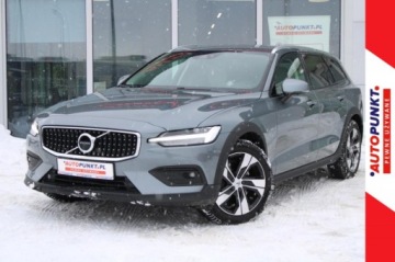 Volvo V60 II  2021 Volvo V60 Cross Country Momentum Pro
