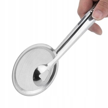 Щипцы с ситечком для слива жидкости из курицы и креветок.