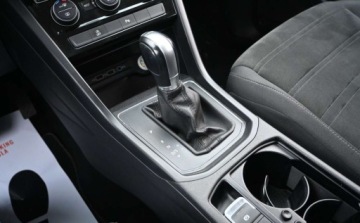 Volkswagen Touran III 1.6 TDI 115KM 2018 Volkswagen Touran 1,6 TDI 115 KM DSG FULL LED HIGH-LINE Alcantara Nawigacja, zdjęcie 15