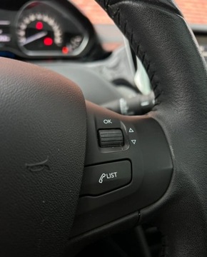 Peugeot 208 I Hatchback 5d Facelifting 1.2 PureTech 82KM 2015 Peugeot 208 Klima Bluetooth Alu Gwarancja w cenie Warszawa VFVV 1.2 82KM, zdjęcie 22