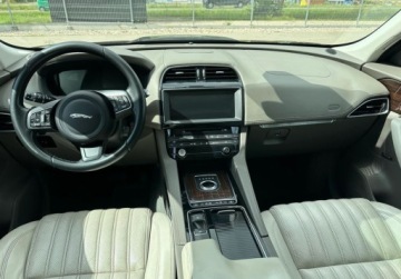 Jaguar F-Pace SUV 2.0 i4D 180KM 2016 Jaguar F-Pace 2.0i4D Prestige 179KM 2016r. AWD auto zarejestrowane i ubezp, zdjęcie 2