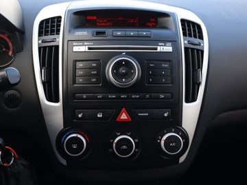 Kia Ceed I SW Facelifting 1.4 DOHC CVVT 90KM 2010 Kia Ceed 1.4 CVVT, Klima, Podgrzewane siedzienia, zdjęcie 11