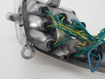 ЗАДНИЙ ПРАВЫЙ КОНТРОЛЬНЫЙ ФОНАРЬ PEUGEOT E-VIVACITY