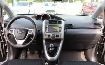 Toyota Verso Minivan 2.0 D-4D 126KM 2013 Toyota Verso 7-Miejsc, Panorama, Tempomat, Nawigacja, Grzane fotele, SERWI, zdjęcie 4