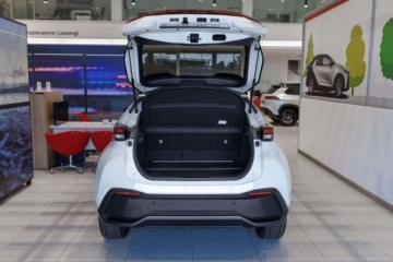 Toyota C-HR II SUV Plug-In 2.0 Hybrid Dynamic Force Plug-in  223KM 2025 Toyota C-HR 2.0 PHEV Style Dynamic Force Plug-in 2.0 Hybryda Plug-in, zdjęcie 14