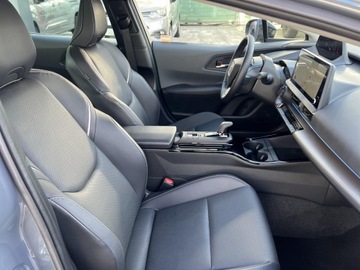 Toyota Prius V (XW60) 2.0  Hybrid Dynamic Force Plug-in 223KM 2023 Toyota Prius Plug-in Hybrid Executive V (2023-), zdjęcie 6