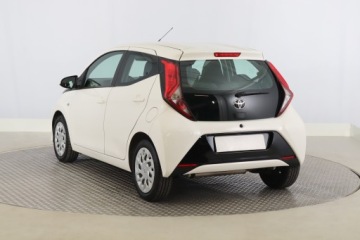 Toyota Aygo II Hatchback 3d Facelifting 1.0 VVT-i 72KM 2020 Toyota Aygo 1.0 VVT-i, Salon Polska, zdjęcie 3