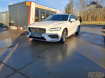 Volvo V60 II  2022 Volvo V60 2,0 B3 mild hybrid 163KM panorama navi elektryka led hak alu opl, zdjęcie 1