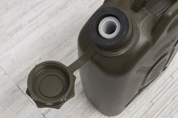 JEEP WRANGLER АВТОМОБИЛЬНЫЙ КАННИСТР С ВОРОНКОЙ 19 ЛЕТ