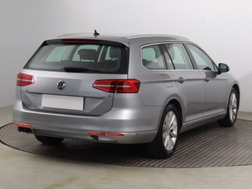 Volkswagen Passat B8 Variant 2.0 TDI BlueMotion SCR 190KM 2017 VW Passat 2.0 TDI, Salon Polska, Serwis ASO, zdjęcie 4