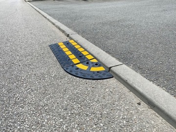 Najazd gumowy podjazd pod krawężnik 10cm krawężnikowy wózek inwalidzki