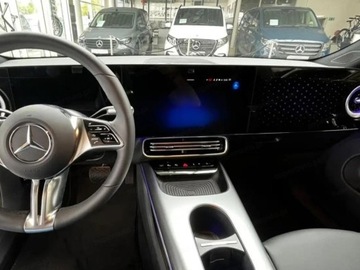 Mercedes CLA C118/X118 2025 MERCEDES-BENZ CLA 180 Sedan 1.5 (136KM) 2025, zdjęcie 5