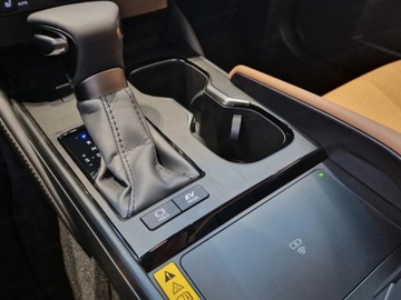 Lexus ES VII (XV70) Sedan Facelifting 300h 218KM 2025 Od ręki - 300h Business Edition 2.5 E-CVT 218KM | Podgrzewane fotele!, zdjęcie 8