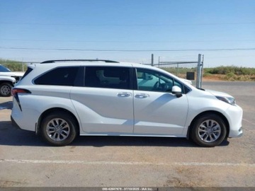 Toyota Sienna III 2022 Toyota Sienna XLE 2022 2.5l 2.5 Hybryda 189KM, zdjęcie 6
