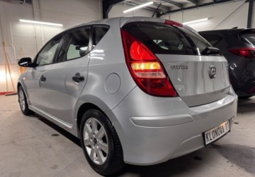 Hyundai i30 I CW Facelifting 1.4 DOHC 109KM 2012 Hyundai i30 wszystko dzial navipelna ele 1.4 Benzyna 109KM, zdjęcie 6