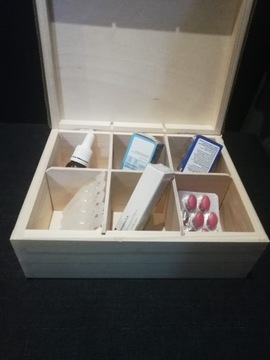 деревянная шкатулка, чайный сервиз, предметы первой необходимости