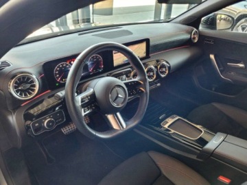 Mercedes CLA C118/X118 Shooting Brake Facelifting 1.3 200 163KM 2025 CLA 200 AMG Line Shooting Brake 1.3 (163KM) 2025, zdjęcie 5