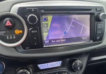 Toyota Yaris III Hatchback 5d Hybrid 100KM 2013 Toyota Yaris Hybrid 1.5 VVT-i 2013r kamera Navi niska cena 1.5 Hybryda, zdjęcie 9