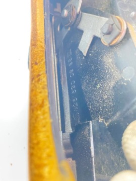 ЦЕНТРАЛЬНАЯ КОНСОЛЬ ТОННЕЛЯ КРЕМОВО-БЕЖЕВАЯ MERCEDES W126 1266830325