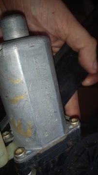 BMW 3 E46 ZVEDÁK OKNO LEVÝ PŘEDNÍ 83620630