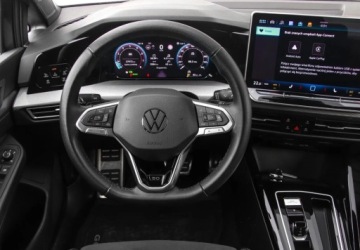 Volkswagen Golf VIII Variant 1.5 eTSI 150KM 2024 Volkswagen Golf Alarm antywlamaniowy, Keyless Access, System Travel Assist, zdjęcie 18
