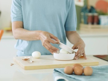 FISKARS Яйцерезка с чашей 1016126