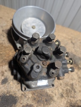 Audi 200 C2 KH 2.2 распределитель топлива 035133353AG