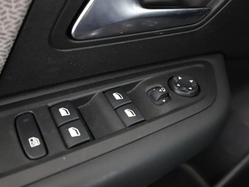 Citroen C4 III SUV 1.2 PureTech 130KM 2020 Citroen C4 full LED klima auto navi kamera i, zdjęcie 38