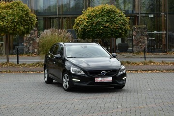 Volvo V60 I Kombi Facelifting 2.0 D2 DRIVE-E 120KM 2015 Volvo V60 2.0d 120KM Manual 2015r. LED NAVi TEMPOM