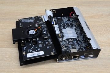 Поврежденный двухканальный видеопереключатель 4K RGBlink mini-pro, в разобранном виде