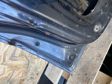 DVEŘE LEVÉ PŘEDNÍ MITSUBISHI PAJERO I 1 82-91R. SKLO (OKNO) TROJŮHELNÁ