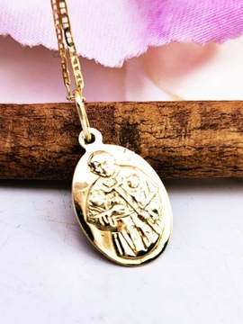 Złoty medalik z wizerunkiem Papieża Jan Paweł II oraz Matka Boska