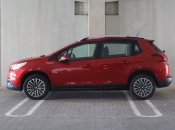 Peugeot 2008 I SUV Facelifting 1.2 PureTech 110KM 2016 Peugeot 2008 1.2 PureTech, Salon Polska, zdjęcie 2