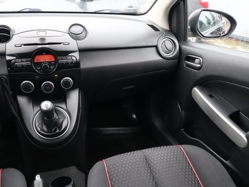 Mazda 2 II Hatchback 5d Facelifting 1.3 MZR 84KM 2012 Mazda 2 1.3 i, Klima, Klimatronic, zdjęcie 7
