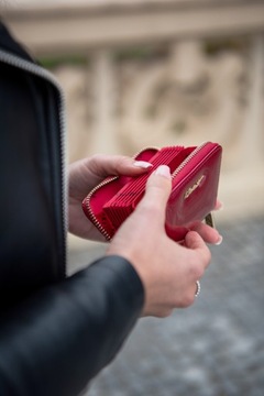 BETLEWSKI mały portfel damski skórzany mini lakierowany portfelik na monety