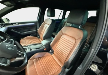 Volkswagen Passat B8 Variant Facelifting 2.0 TDI SCR 150KM 2022 Volkswagen Passat Unikatowe wyposazenie - Masaze - 4 kamery - LED Matrix -, zdjęcie 20