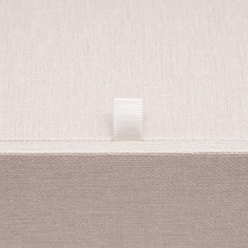 Жемчужно-белая коробочка для салфеток с золотой каймой