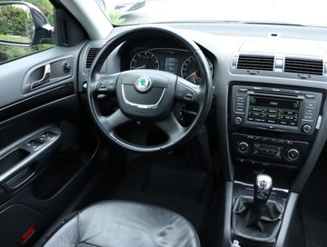 Skoda Octavia II Hatchback Facelifting 1.8 TSI 160KM 2009 Skoda Octavia 1.8 TSI, Salon Polska, Skóra, Xenon, zdjęcie 6