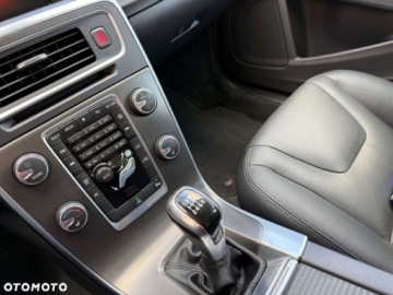 Volvo V60 I Kombi Facelifting 2.0 D4 DRIVE-E 190KM 2015 Volvo V60 Volvo V60 D4 Momentum 2.0 Diesel 190KM, zdjęcie 18